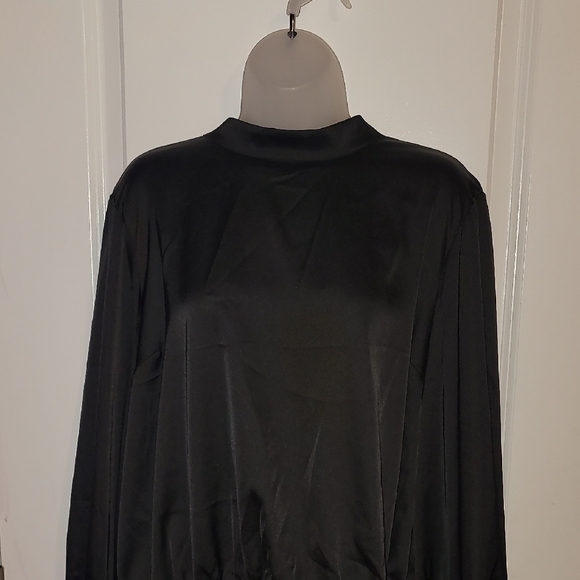 Express  Black Tie Cut Out  Back Women's Blouse Sz: XL - Picture 4 of 9